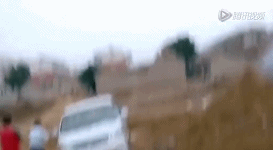 實(shí)拍村民自制迫擊炮對(duì)抗強(qiáng)拆 猶如拍戰(zhàn)爭片