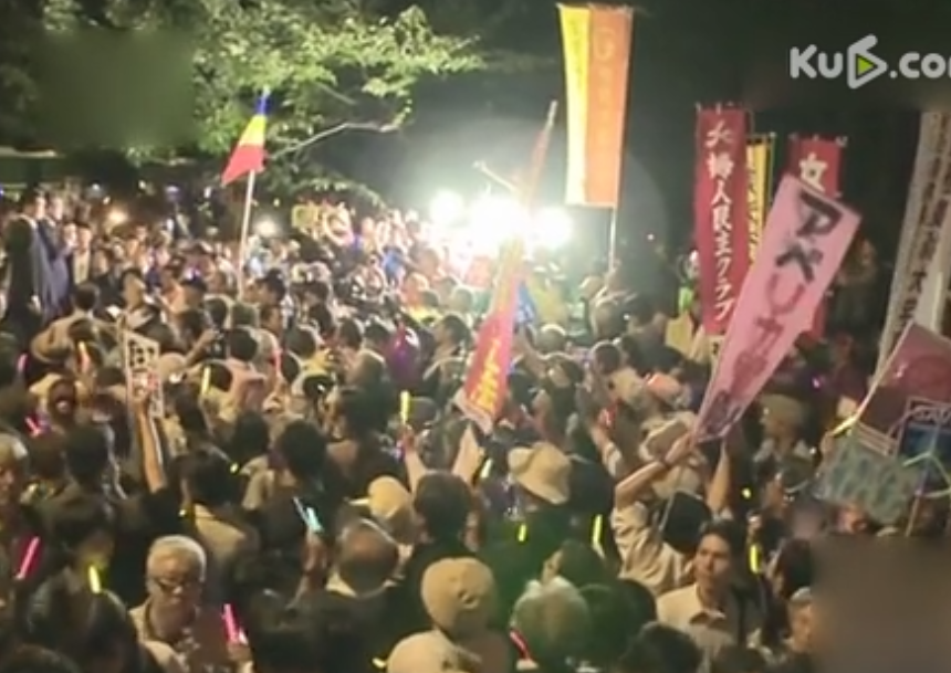 日本數(shù)萬民眾包圍國(guó)會(huì)