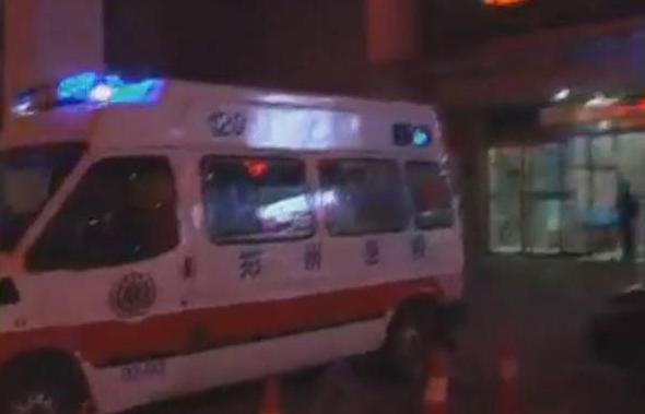 女兒不救父親，鄰居很憤怒