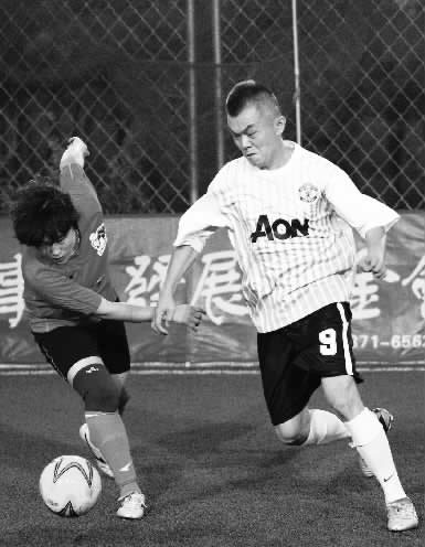 跟男人踢球，鏗鏘玫瑰們早已習慣