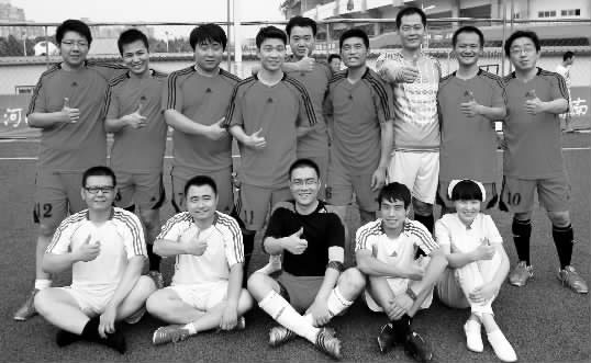 在首場比賽失利的情況下，“天使”們后來居上，昂首晉級