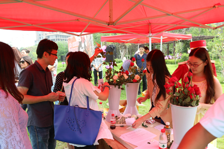 號牌、玫瑰一個(gè)不能少