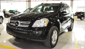 奔馳車(chē)身陷“漏油門(mén)”