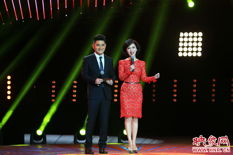 《梨園春》主持人關楓、龐曉戈