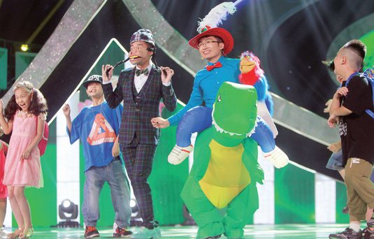 “腹語(yǔ)怪杰”的表演帶動(dòng)現(xiàn)場(chǎng)歡樂氣氛