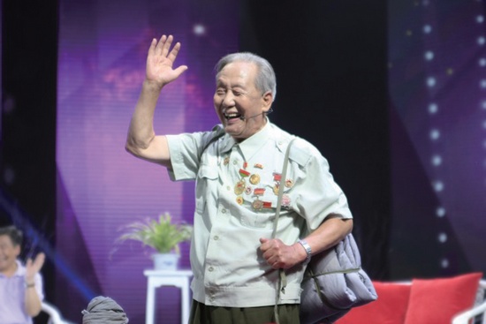 83歲，張立修打行軍包依然很迅速