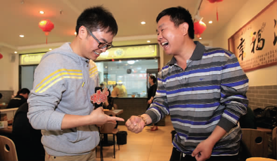 玩石頭剪刀布，于洋“秒殺”小飛