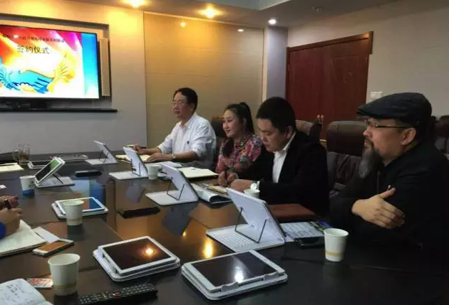 從右至左依次為趙財神，雅購供銷CEO許濤，農(nóng)團聯(lián)盟創(chuàng)始人王婷。