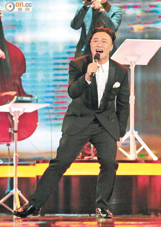 陳奕迅不負(fù)眾望，終于榮登金曲歌王寶座。