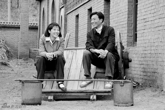 焦裕祿的妻子從縣委伙房借了小半桶水，焦裕祿說(shuō)，這水是炊事員走四五里路擔(dān)來(lái)的，你這算剝削 《電視劇》焦