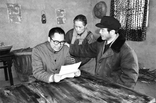 《焦裕祿》拍攝現(xiàn)場(chǎng)，演員穿著冬裝拍戲