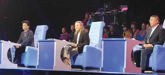 節(jié)目中，崔永元、蔡志忠、錢文忠 由左至右 三為成語先生妙語不斷