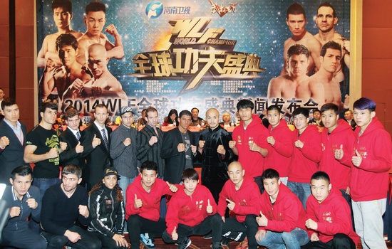 新聞發(fā)布會上，中外選手齊聚一堂。