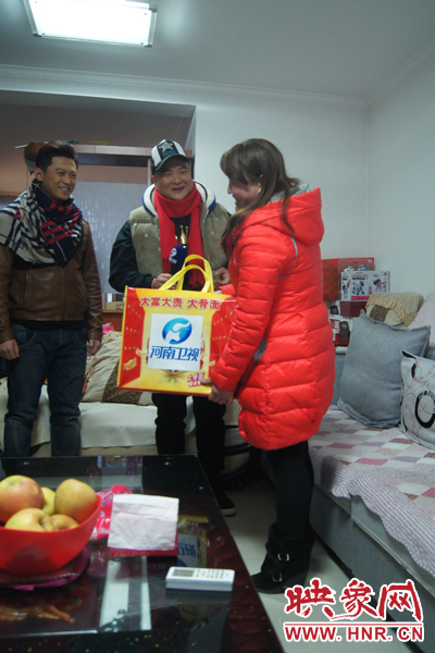 范軍、張竟達(dá)噓寒問暖送祝福