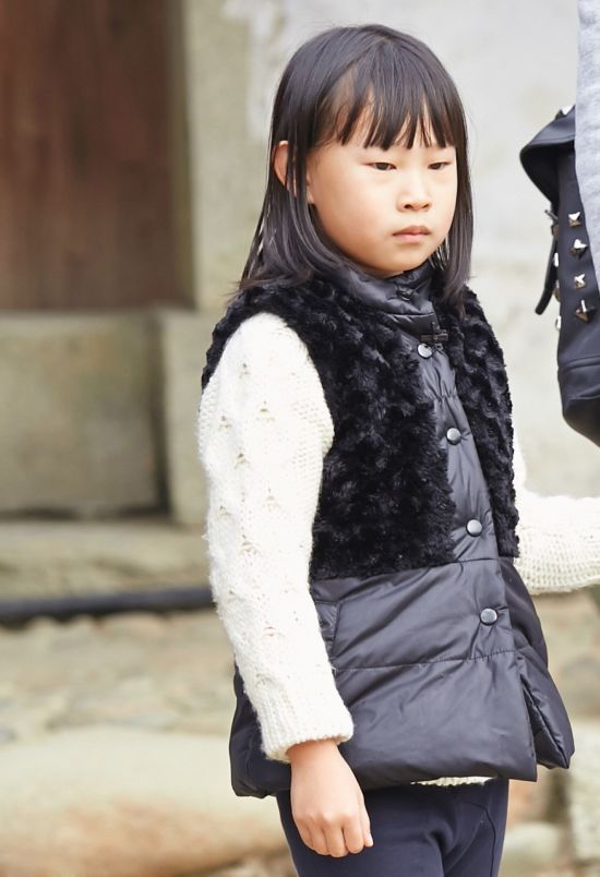 小沈陽愛女曝光長相酷似父母 網(wǎng)友：絕對(duì)親生的