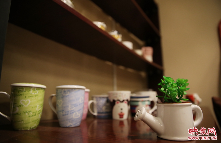 書店內(nèi)促銷用的杯子。