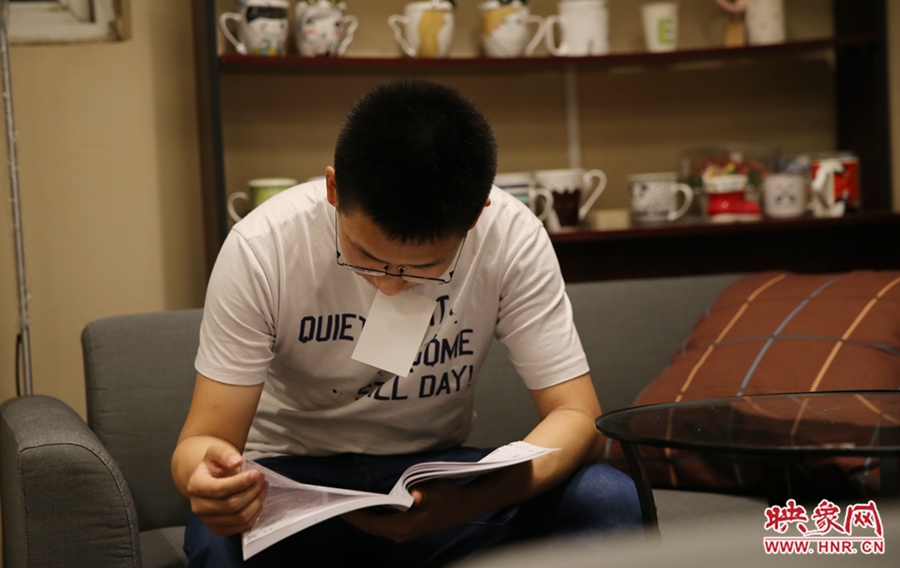 楊栗，22歲，某大學(xué)大三學(xué)生：喜歡這種看書的環(huán)境。