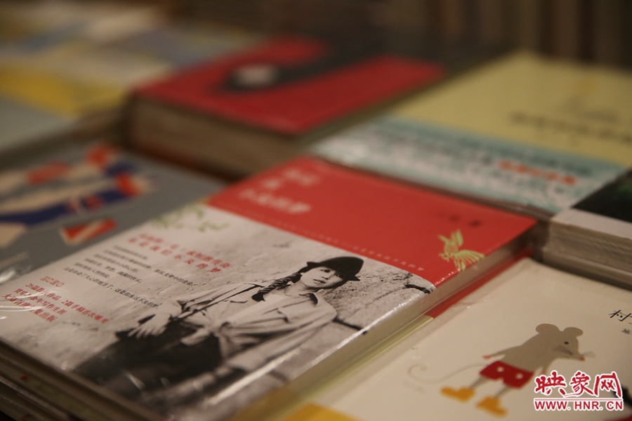 書店內(nèi)的書。