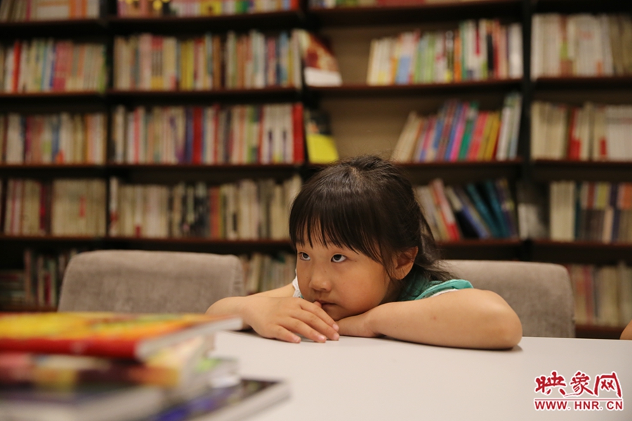 看書的人。