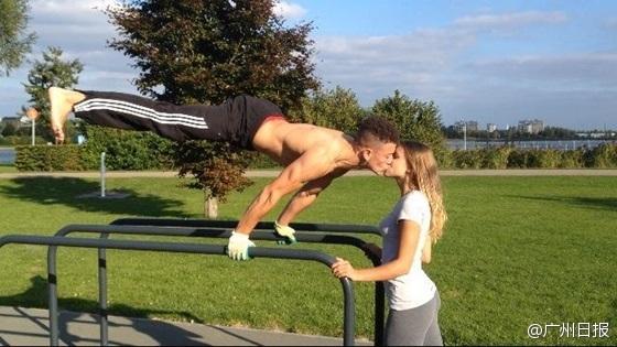 巴西一對情侶健身動作走紅網(wǎng)絡