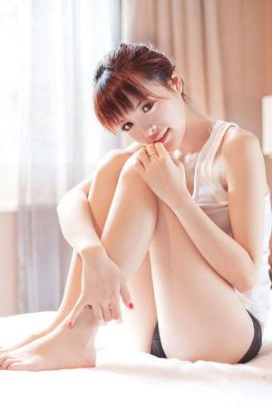 湖南農(nóng)大校花曝私照 14歲上大學(xué)遭質(zhì)疑