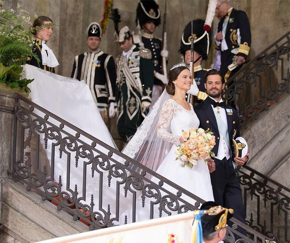 現(xiàn)實(shí)版“灰姑娘”！瑞典王子迎娶比基尼女模