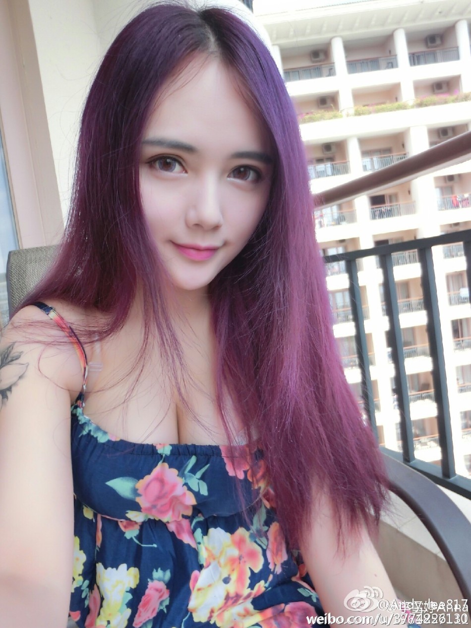 湖大21歲校花前凸后翹無(wú)懼走光