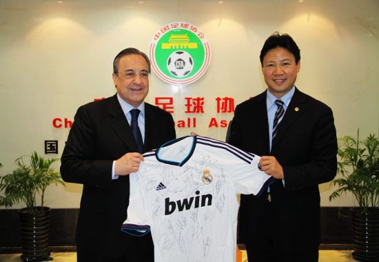 弗洛倫蒂諾造訪(fǎng)中國(guó)足協(xié) 或?qū)⑴山叹殎?lái)華指導(dǎo)青訓(xùn)